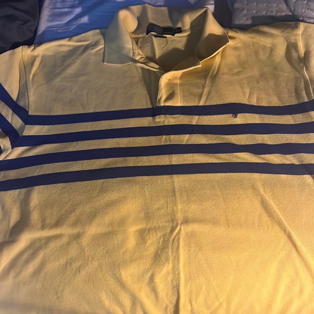 Men’s yellow vintage polo size XXL. Excellent condition. Four blue stripes.